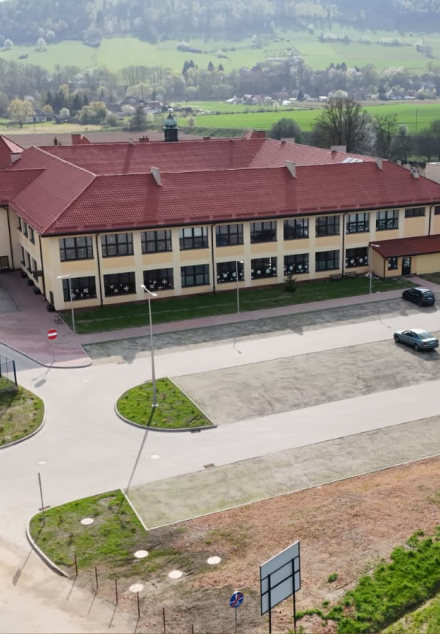 Ścinawka Średnia - hala sportowa, centrum przesiadkowe