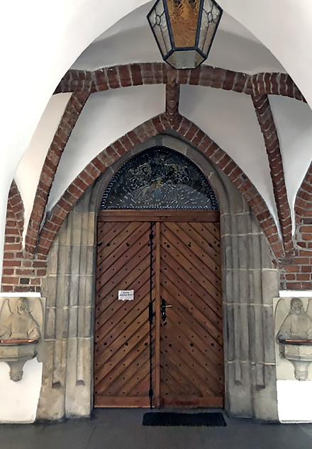 Gotycki kamienny portal