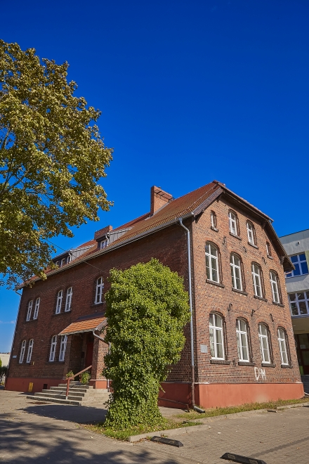 Budynek byłej szkoły elementarnej